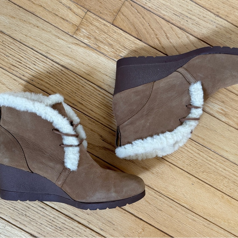 UGG Women’s Jeovana Ankle Wedge Boots Suede Waterproof Lace Size 8 Chestnut - Picture 5 of 10